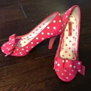 Bestey Johnson Pink Polka dot peep toe heels